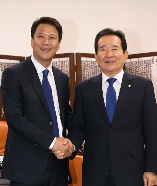 여권에서 제3 대선후보로 거론되는 임종석 전 대통령비서실장(왼쪽)과 정세균 국무총리. [동아DB]