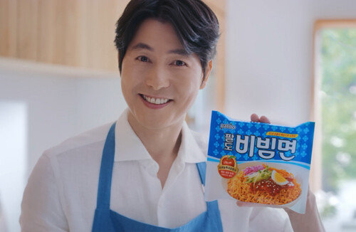 팔도는 수성전략을 펴고 있다. 팔도비빔면 새 모델 정우성. [팔도 제공]