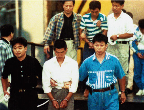 1996년 11명을 죽이고 한국에서 재판을 받게 된 페스카마호 사건 주범들. 이들은 사형을 구형받았으나 인권변호사들의 노력으로 전원 무기징역을 선고받았다. [최재호 전 동아일보 기자]