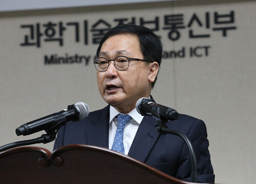 20대 총선에 이어 다시 한 번 해운대갑에 도전하는 유영민 전 과학기술정보통신부 장관. [뉴시스]