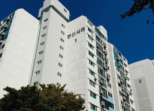  노영민 대통령비서실장이 2006년부터 보유하고 있는 서울 서초구 한신서래아파트. [강지남 기자]