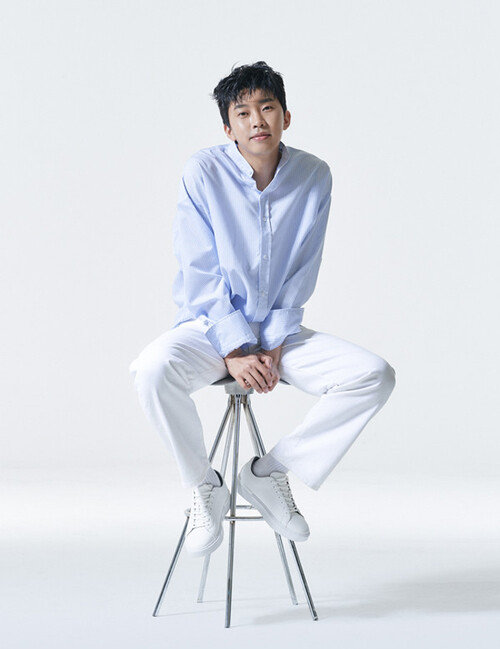 임영웅 팬들은 명품 보이스와 귀공자 같은 외모를 매력 포인트로 꼽았다. [청호나이스]