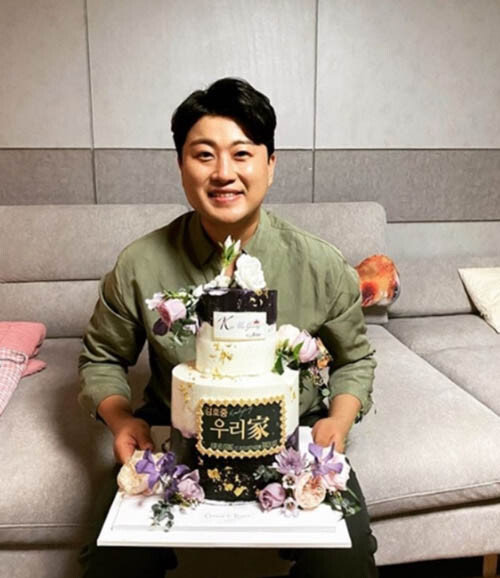 첫 정규앨범 선주문이 시작된 9월 5일 김호중은 인스타그램을 통해 팬들의 한결같은 응원에 고마움을 표했다. [김호중 인스타그램] 