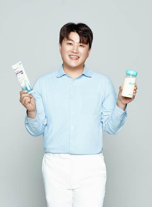 지난 6월 건강기능식품 브랜드 이너랩 모델로 기용된 김호중. [셀트리온스킨큐어 제공]