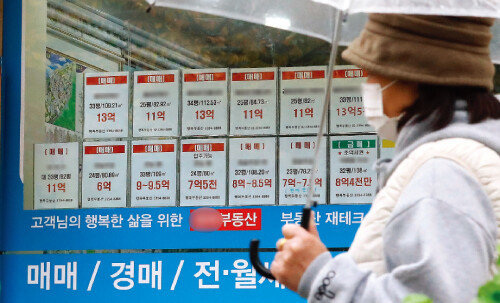 양도세 중과 시행 6개월여를 앞두고 부동산중개업소에 아파트 매물이 속속 나오고 있다.  [뉴스1]