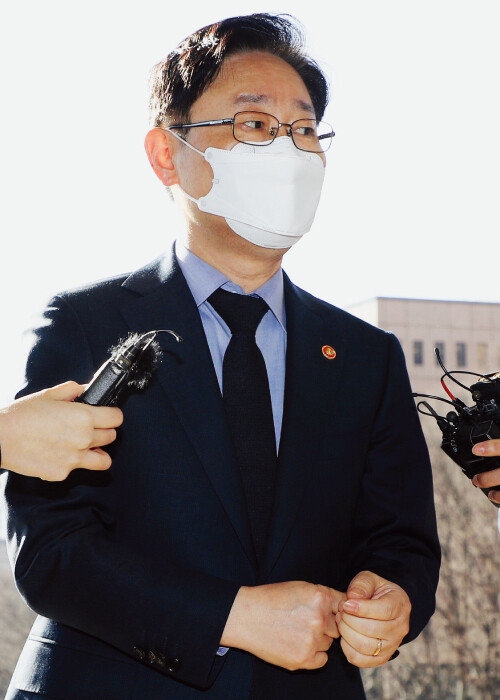 3월 22일 경기 과천시 법무부 청사에 출근한 박범계 법무부 장관. [김재명 동아일보 기자]