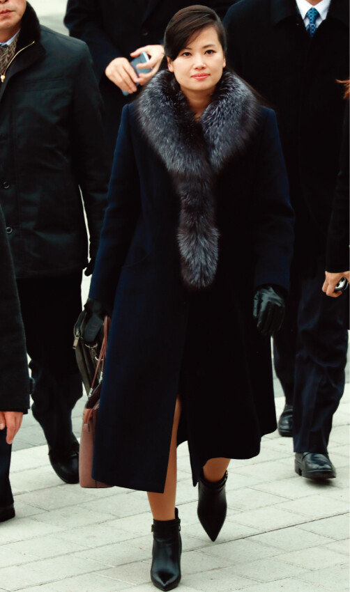 현송월 삼지연관현악단 단장이 방남 이틀째인 1월 22일 오후 북한예술단 공연장 후보 시설인 서울 중구 국립극장 해오름극장으로 향하고 있다. [뉴스1]