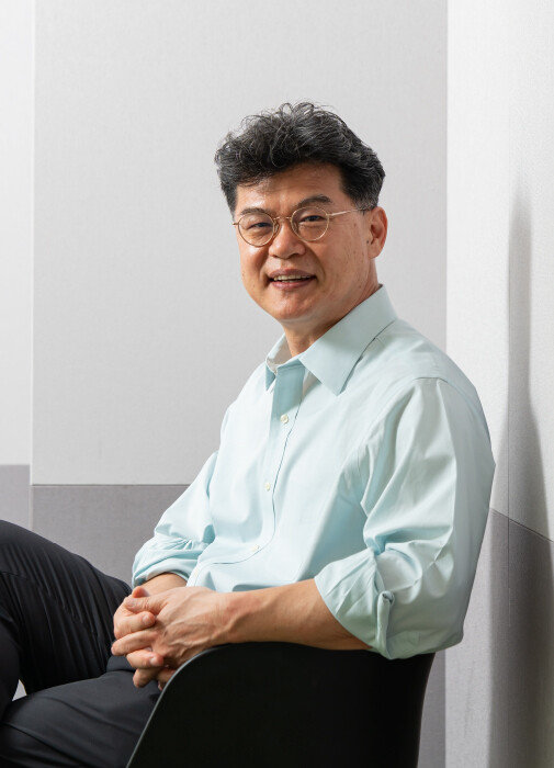 김진한 _ 헌법재판소 연구관으로 12년간 재직한 뒤 인하대 법학전문대학원 조교수를 거쳐 독일 에를랑엔의 프리드리히 알렉산더대학에서 독일과 미국의 헌법재판을 비교한 연구로 박사학위를 받았다. [홍태식 기자]