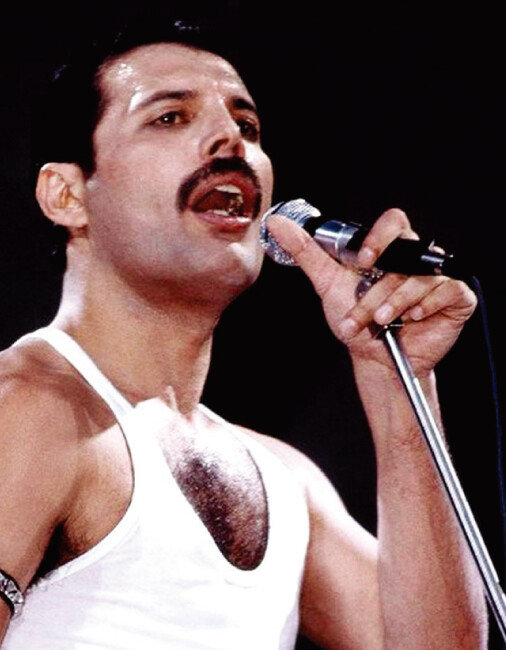 1985년 ‘라이브 에이드’ 공연을 하는 프레디 머큐리. [IMDb]