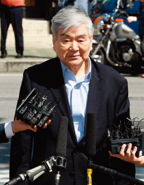 횡령 등 혐의를 받고 있는 조양호 한진그룹 회장이 2018년 6월 28일 서울 양천구 서울남부지방검찰청에 출석하고 있다. [동아일보]