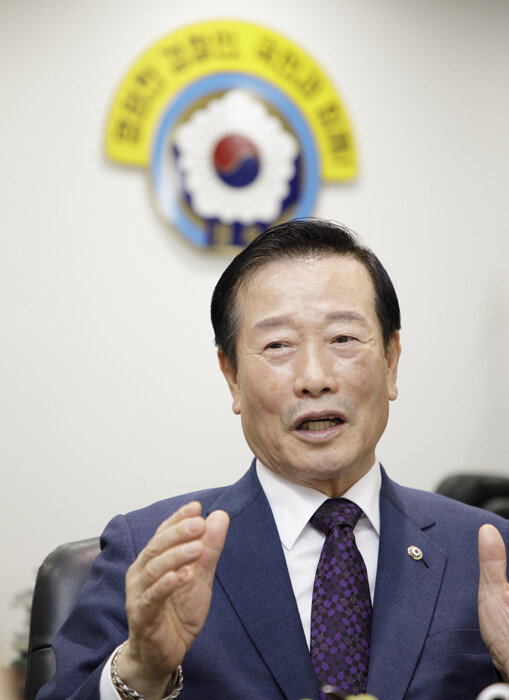 김용인 경우회장은 “매일 아침 운동으로 다진 강철 체력 덕분에 전국 곳곳을 누비며 경우들을 격려하고 지역의 목소리를 경청한다”고 말했다. [조영철 기자]