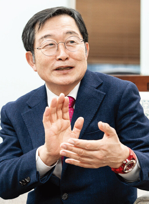 미래 지도자를 꿈꾸는 어린이와 청소년에게 외교·안보 마인드를 길러주는 책 ‘백승주 박사의 K-외교 이야기’를 펴낸 백승주 전쟁기념사업회 회장. [홍태식]