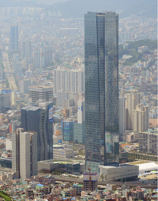 한국자산관리공사가 입주한 부산 남구에 위치한 부산국제금융센터. [뉴시스]