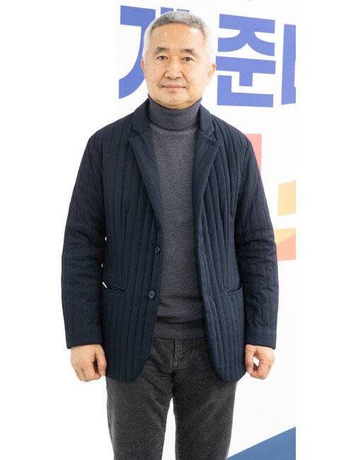 최진석 교수는 “진영 논리에 따라 맹목적으로 지지하는 우를 범하지 말고 대한민국의 미래를 위한 최선의 선택을 해야 한다”고 당부했다. [지호영 기자]