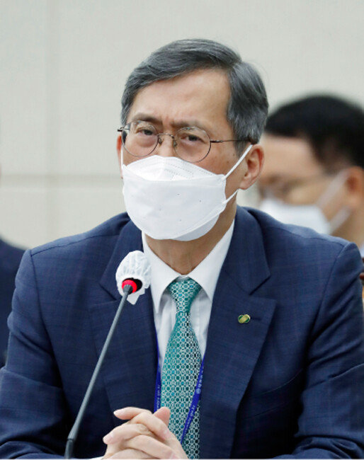 정재훈 한국수력원자력 사장이 10월 21일 서울 여의도 국회에서 열린 과학기술정보방송통신위원회의 원자력안전위원회, 한국수력원자력 등에 대한 종합감사에서 답변하고 있다. [뉴스1]