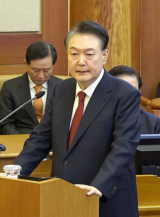 윤석열 대통령이 2월 25일 헌법재판소에서 최종변론을 하고 있다. [뉴시스]