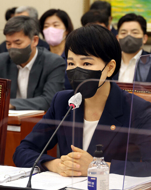 전현희 국민권익위원장이 7월 27일 국회 정무위원회에 출석해 의원들의 질의에 답하고 있다. [동아DB]