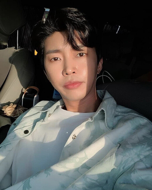 국내 최대 규모 팬덤 ‘영웅시대’의 지지와 응원을 받는 임영웅. [사진 출처=임영웅 인스타그램]