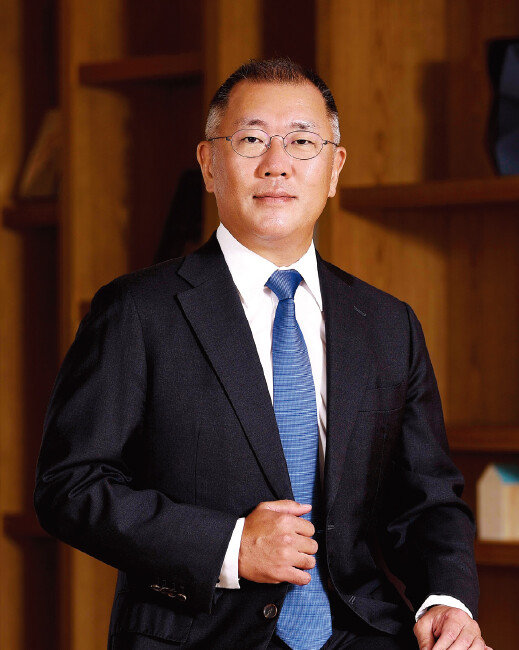 정의선 현대자동차그룹 회장이 미국 자동차 전문지 ‘모터트렌드’가 1월 12일 공개한 ‘2023 모터트렌드 파워리스트’ 50인에서
1위로 선정됐다. [현대자동차그룹 제공]