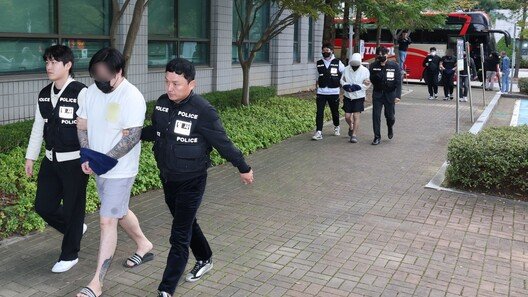 검찰, 캄보디아 보이스피싱 범죄조직원 12명 기소