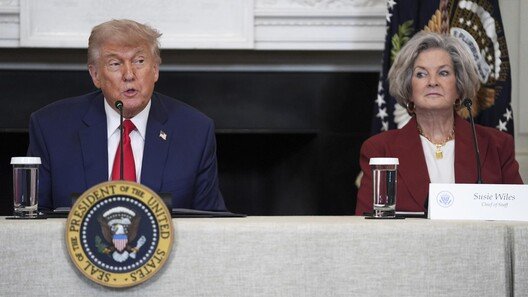 ‘실세’ 와일스 “트럼프, 알코올 중독자 성향… 관세 생각대로 뱉어”