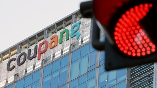 쿠팡 주가 하락에 ‘주주 집단소송’ 움직임…美 SEC ‘중대사고’ 여부 초점