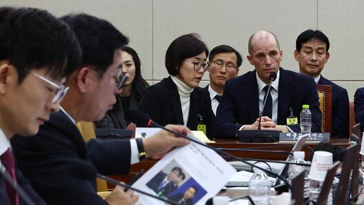 與 “쿠팡 연석 청문회 30~31일…김범석 불참땐 추가 고발 검토”