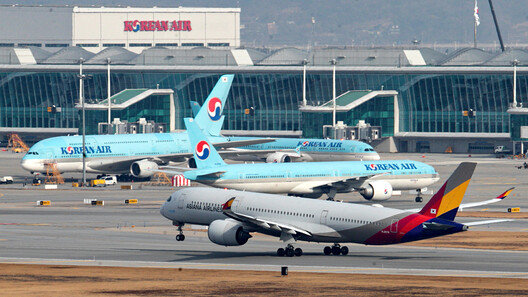 합병 후 ‘좌석수 90% 유지’ 어겼다…대한항공·아시아나 64억 부과