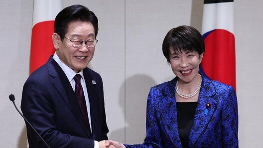 李 “韓中日 소통하며 협력을”…다카이치는 韓美日 연대만 언급