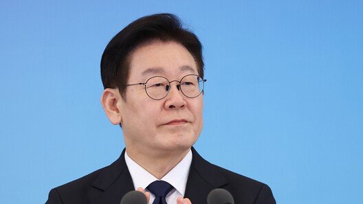 美외교지 “李 인기 비결은 ‘겸손한 섬김’…성과 중시 통치”