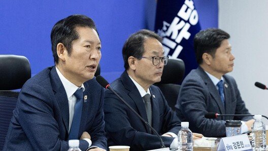 정청래 만난 與 재선모임 “합당 논의 당장 중단해야”