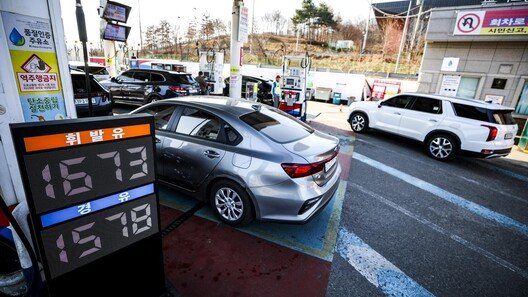 美·이란 전쟁에 韓 산업 희비…정유·방산 반사이익, 석화·철강 원가 쇼크