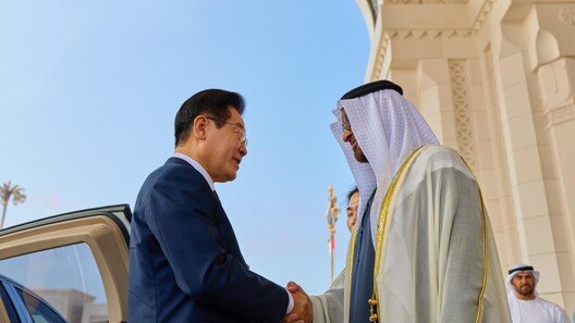 원유·공항 선뜻 내준 UAE…17년 이어진 ‘동행 외교’ 덕 봤다
