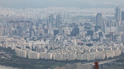 “부동산 정책 잘한다” 51%…2013년 이후 최고치