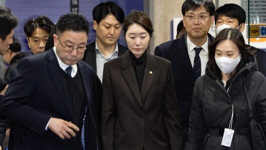 ‘1억 공천헌금’ 강선우 구속 후 첫 조사…7시간30분만 종료
