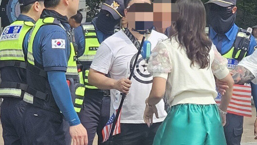 ‘올공 시위’서 경찰에 침뱉고 욕설한 40대女 구속영장