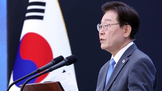李 “3대 메가 프로젝트, 지지율용이면 선거 전에 했다”