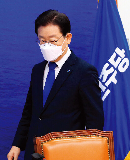 더불어민주당 이재명 대표가 1월 18일 서울 여의도 국회에서 열린 더불어민주당 최고위원회의에 참석하고 있다. [동아DB]