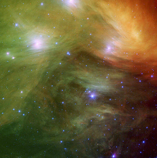 미국항공우주국(NASA)이 스피처 우주망원경으로 포착한 플레이아데스성단의 적외선 이미지. NASA