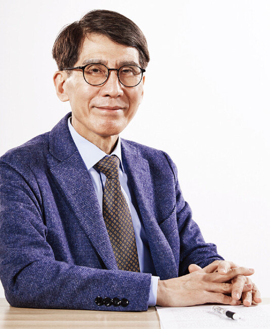 김한진 삼프로TV 이코노미스트가 1월 4일 동아일보 충정로 사옥에서 주간동아와 인터뷰하고 있다. [홍중식 기자]
