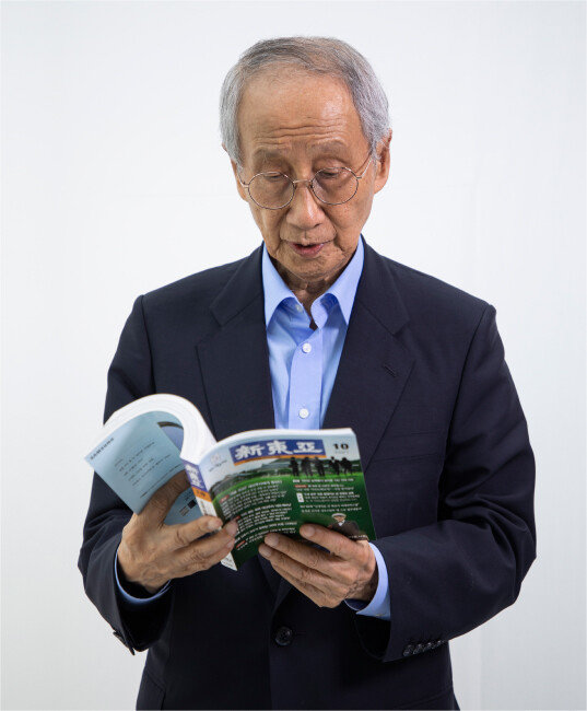 윤여준 전 환경부 장관은 “‘신동아’에서 쌓은 경험이 지금까지 살아오는 데 큰 도움을 줬다”고 말했다. [조영철 기자]