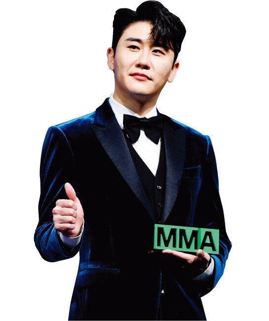 영탁은 지난해 12월 5일 ‘MMA 2020’(멜론뮤직어워드 2020)에서 ‘핫트렌드상’을 수상했다. [카카오 제공]