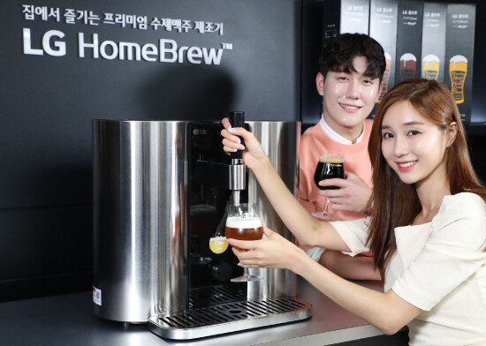 7월 16일 LG전자는 캡슐을 이용한 맥주제조기 ‘LG 홈브루’를 출시했다. [김재명 동아일보 기자]