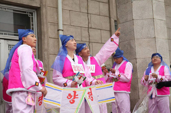 북한의 설날 연날리기. [북조선 녀성 페이스북]