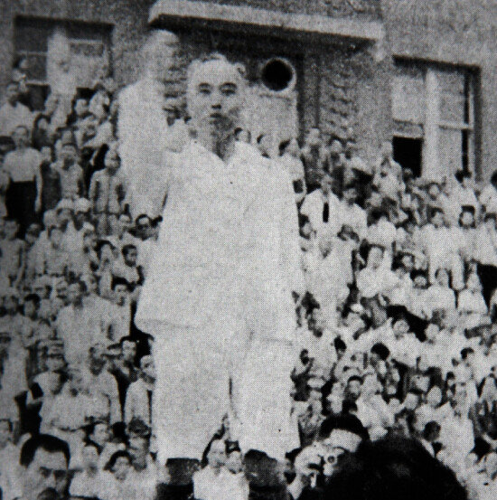 1945년 8월 16일 여운형 건국준비위원회 위원장이 5000여 군중 앞에서 사자후를 토하고 있다. [미디어한국학 제공]