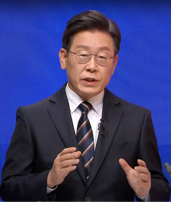 2월 21일 TV 토론에서 이재명 더불어민주당 대선후보가 “우리가 곧 기축통화국으로 편입될 가능성이 매우 높다”고 발언하며 ‘기축통화 논쟁’이 불거졌다. [채널A 화면 캡처]