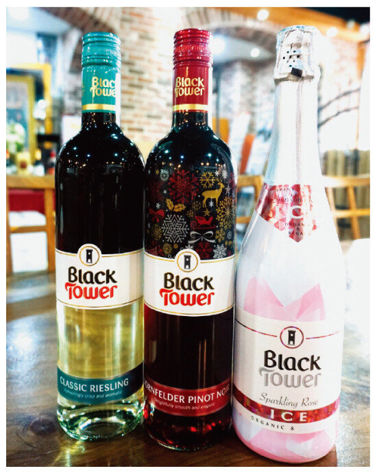 우리나라에서 판매 중인 블랙 타워 화이트, 레드, 스파클링 로제(왼쪽부터). [사진 제공 · ㈜아영FBC]