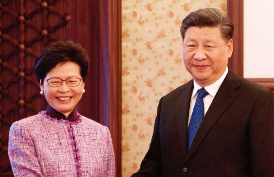 시진핑 중국 국가주석(오른쪽)과 
캐리 람 홍콩 행정장관. [govHK]