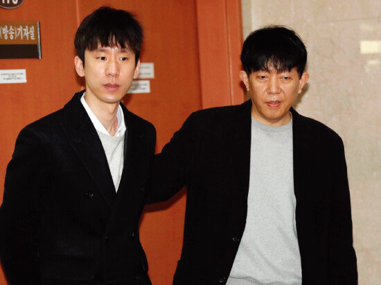 타다 서비스를 
이끌어온 이재웅 
전 쏘카 대표(오른쪽)와 
박재욱 VCNC 대표. [동아DB]