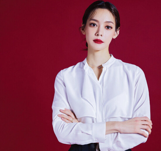 안현모는… 
방송인이자 동시통역사. 서울대, 한국외대 통번역대학원 졸업. SBS 기자와 앵커로 활약하며 취재와 보도 역량을 쌓았다. 뉴스와 예능을 넘나들며 대중과 소통하고 있다. 우주 만물에 대한 관심과 애정으로 본 연재를 시작했다. [사진 제공 · 안현모]